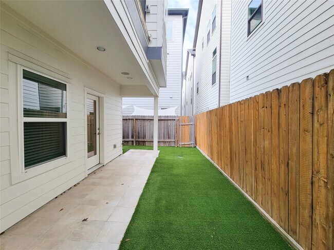 Building Photo - 845 Fisher St