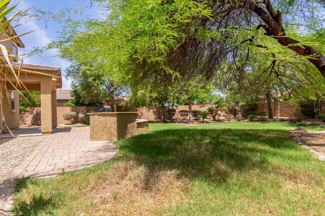 Building Photo - 15204 W Westview Dr