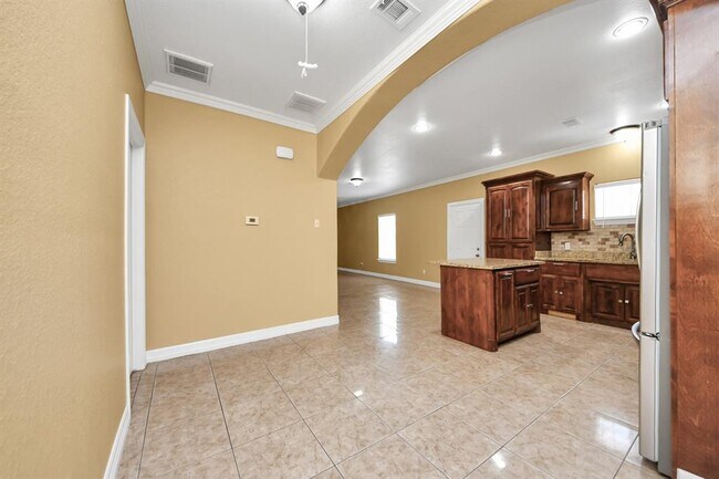 Building Photo - 11643 Antoine Dr