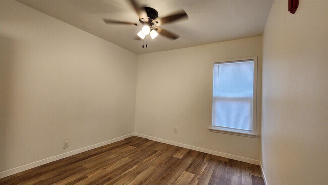 Building Photo - 908 E Gorham St