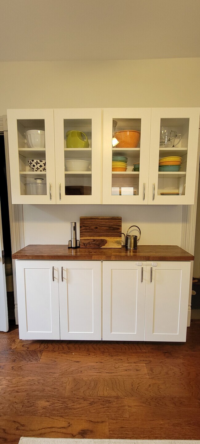 Kitchen Buffet - 148 E Moler St