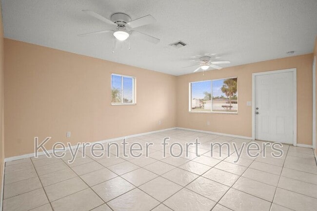 Building Photo - 4406 Santa Barbara Blvd S