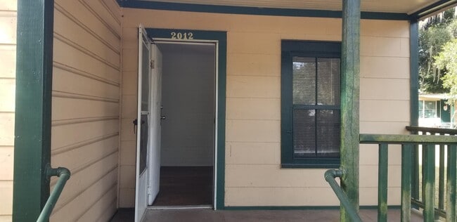 Building Photo - 2012 Husson Ave