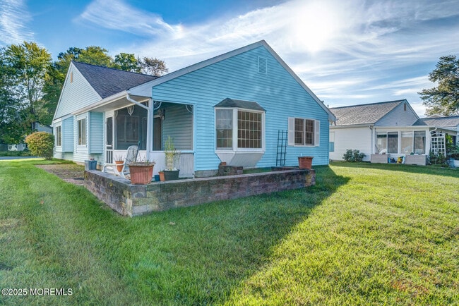 Building Photo - 405 Lexington Dr