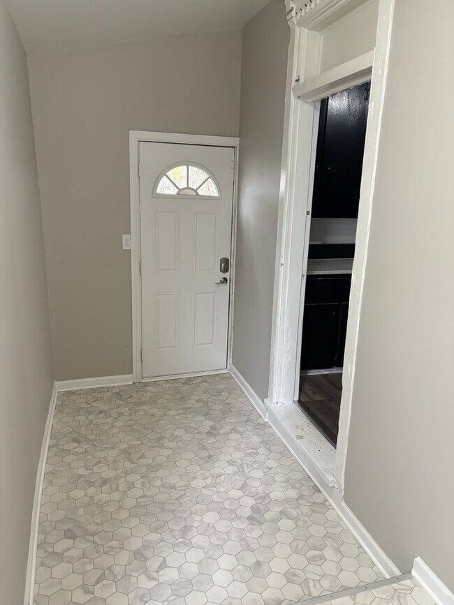 Building Photo - COMING SOON! 3 bedroom 1 bathroom Single Family Home!