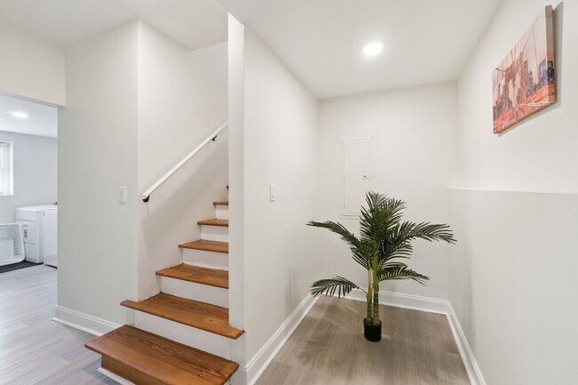 Building Photo - Fully Furnished: Beautiful 4-Bedroom Home ...