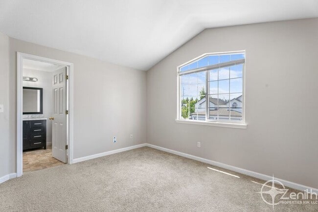 Building Photo - 5113 NE 77th Ave