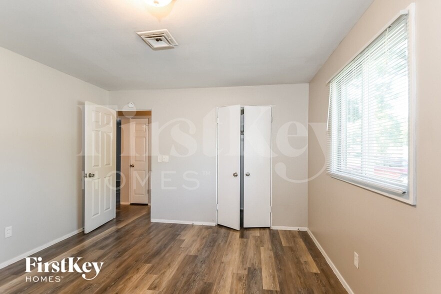 Building Photo - 440 Durwood Dr