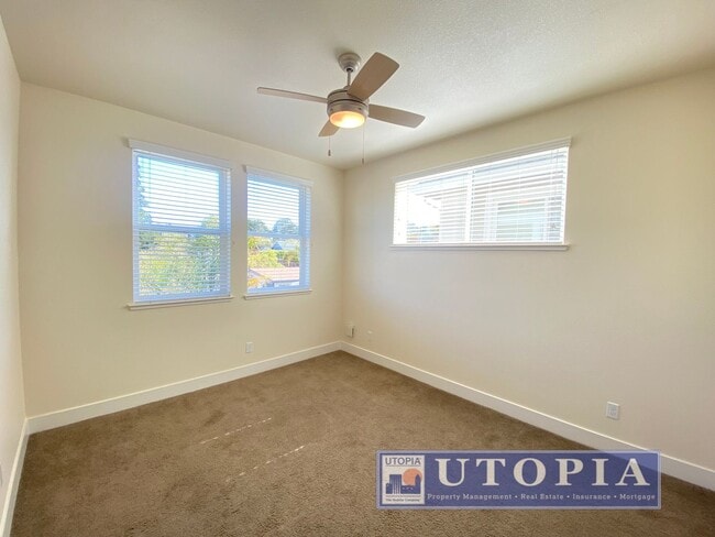 Building Photo - Beautiful and Spacious 3-bedroom, 3.5-bathroom Townhouse Located in the heart of Seabright.