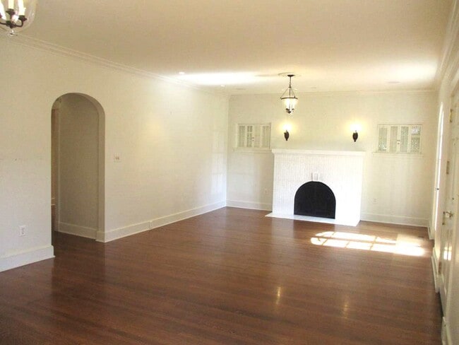 Building Photo - Stunning 4 Bedroom Home in North End Tacoma