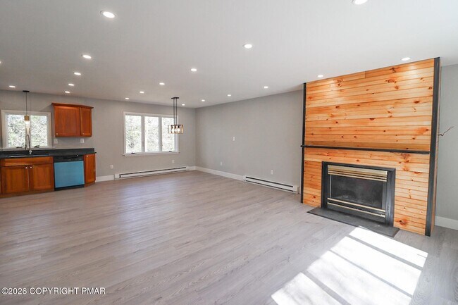 Building Photo - 1543 Coolbaugh Rd