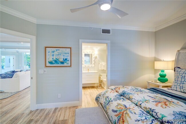 Building Photo - 5799 NE Island Cove Way