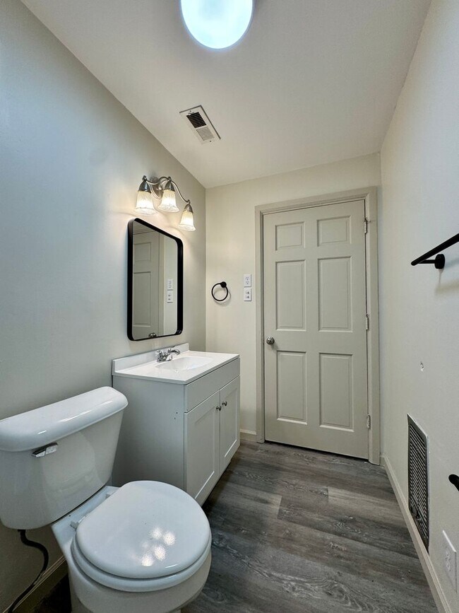 Building Photo - 1820 Tunnel Blvd