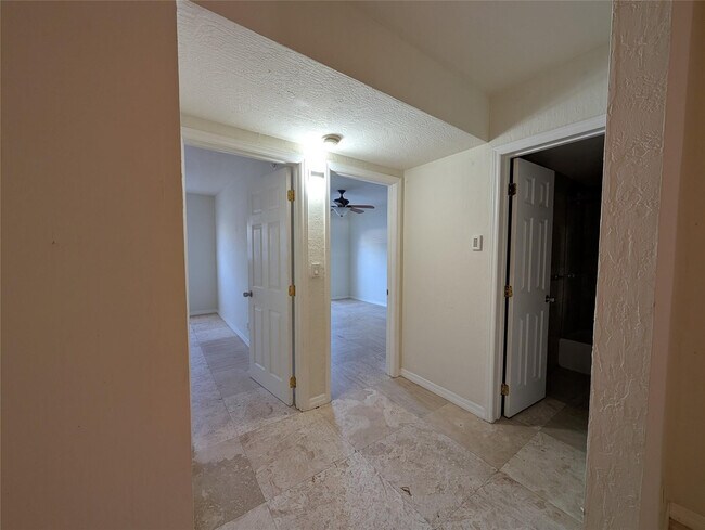 Building Photo - 1470 N Dixie Hwy
