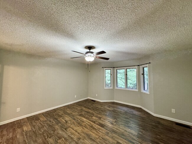 Building Photo - 310 Paoli Trce