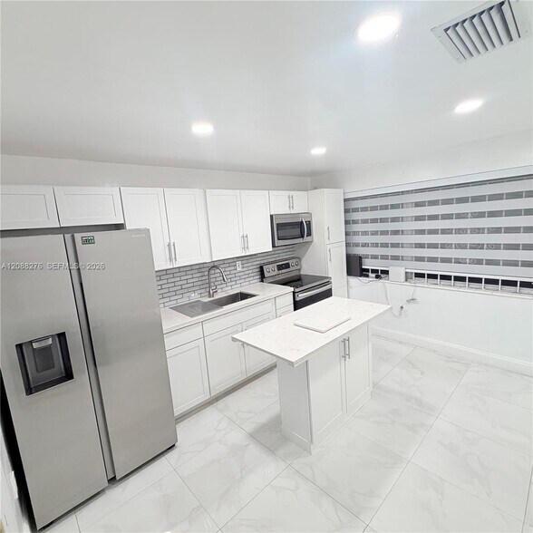Building Photo - 10305 SW 149th Ter