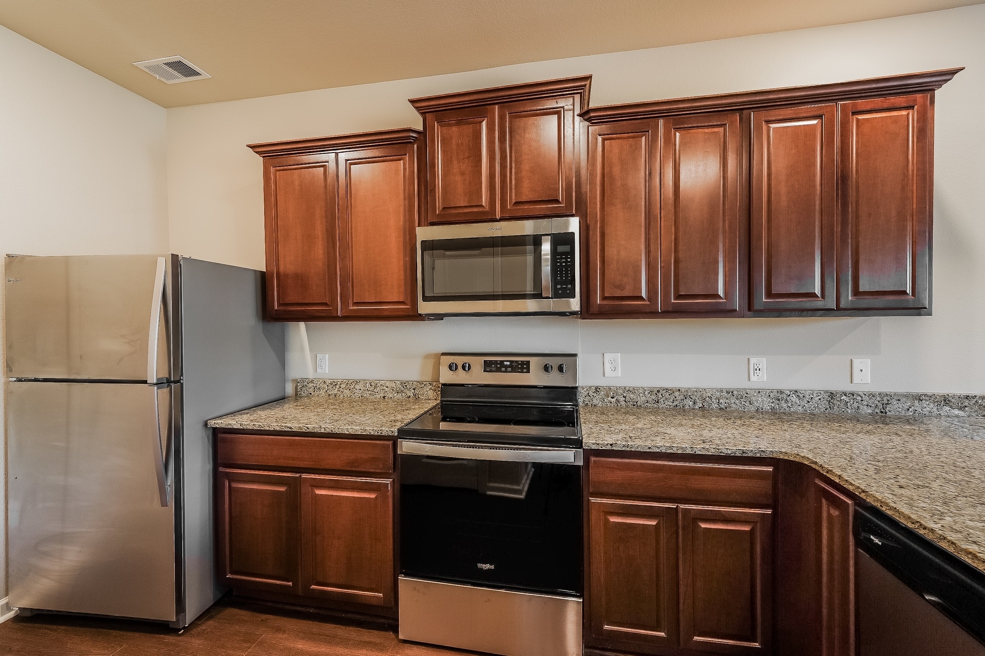 Building Photo - 165 Clover Ln