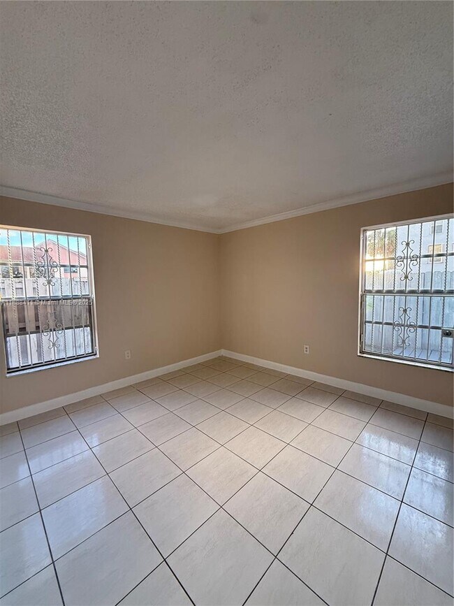 Building Photo - 1725 W 60th St