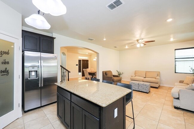 Building Photo - 9813 Sandhill Dr