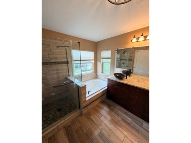 Building Photo - 10552 Vaughn Ct