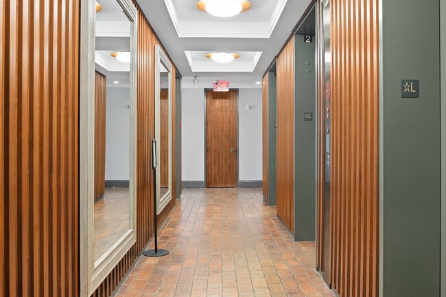 Building Photo - 2575 Peachtree Rd NE