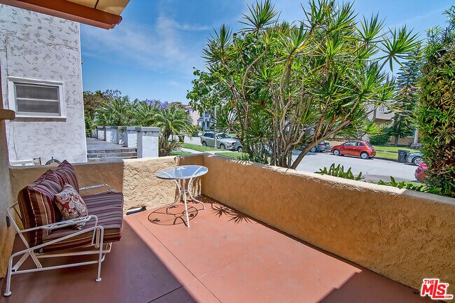 Building Photo - 1071 Cloverdale Ave