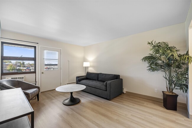 Building Photo - 1601 N Randall Ave