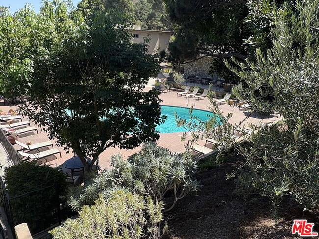 Building Photo - 6752 Hillpark Dr