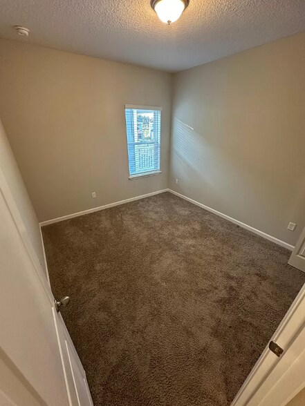 Building Photo - 96 Newton Ln
