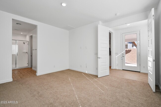 Building Photo - 12617 W Kaler Dr