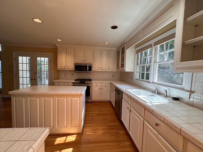 Building Photo - **West Durham 5bd / 3.5ba Oasis**