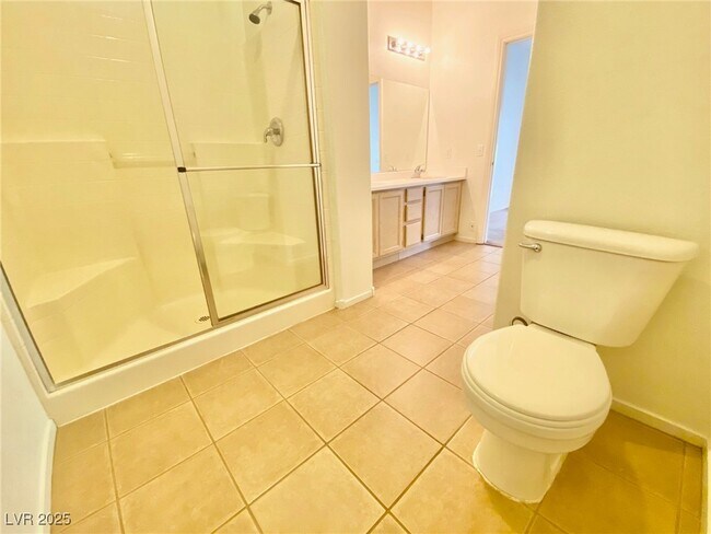 Building Photo - 3400 Cabana Dr