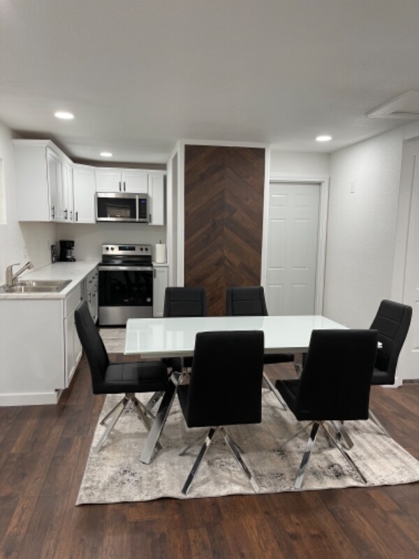 Building Photo - 804 Sheridan St