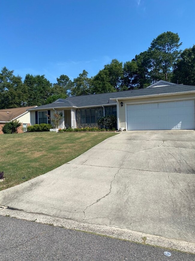 Building Photo - Single family home located in North View Subdivision Coming Mid April!