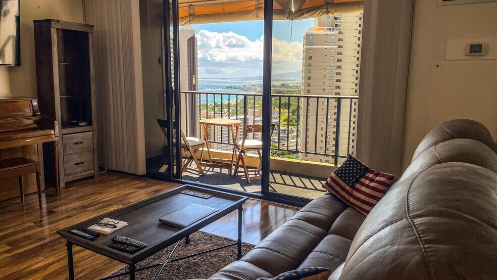 Building Photo - 411 Hobron Ln