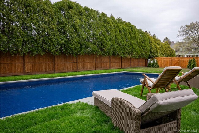 Building Photo - 17 Underhill Dr