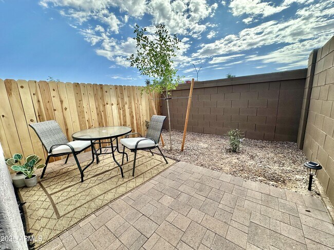 Building Photo - 3141 S 155th Ln