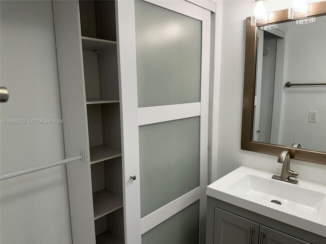 Building Photo - 3630 SW 26th St