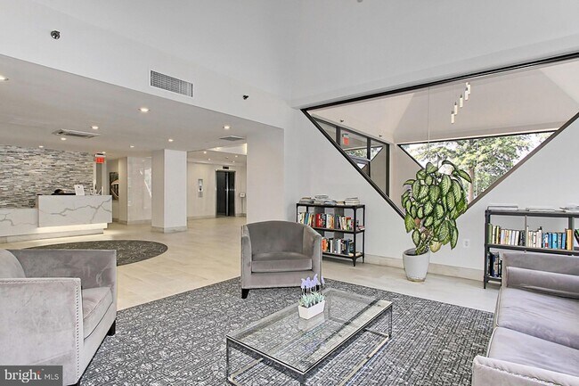 Building Photo - 1301 N Courthouse Rd