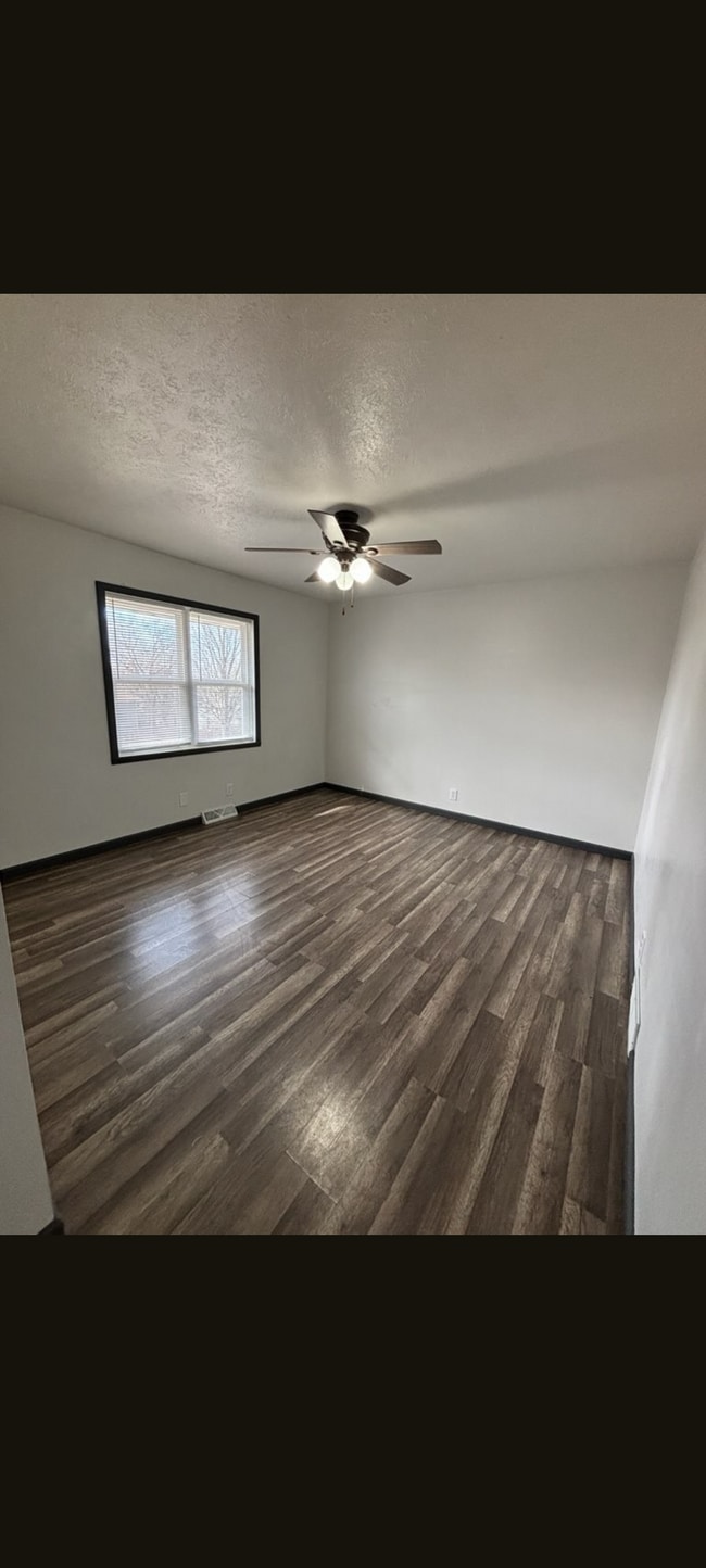 Building Photo - 2408 New Haven Ct