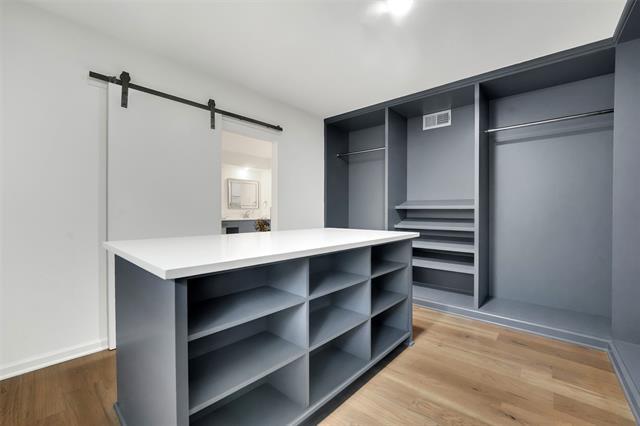 Building Photo - 6910 Midcrest Dr