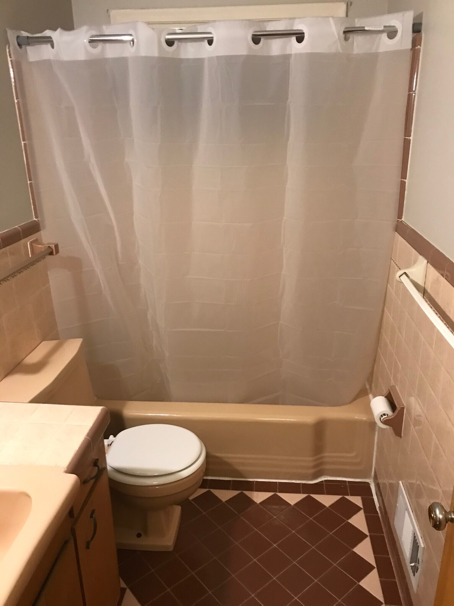 Upstairs bathroom - 3370 s 81st ave
