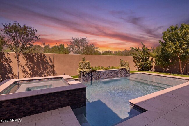 Building Photo - 1118 E Paseo Way