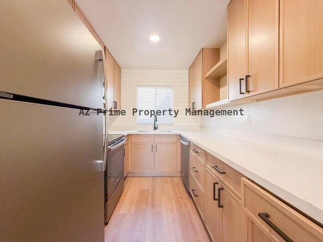 Building Photo - 3056 N 32nd St