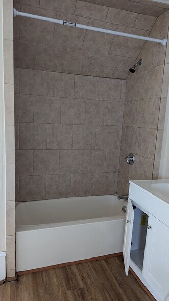 Building Photo - 660 Warren Ave