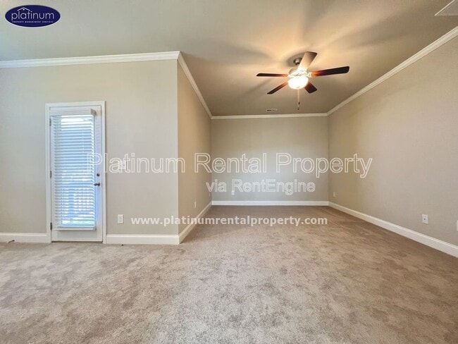 Building Photo - 2360 Manor Pointe Dr