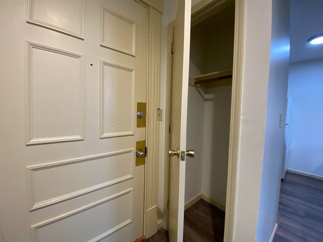 Building Photo - 521 Pine St