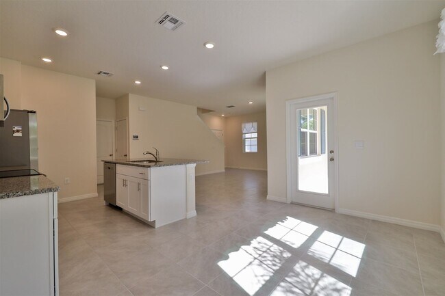 Building Photo - Venetian Bay 3BR 2.5BA Townhome For Rent