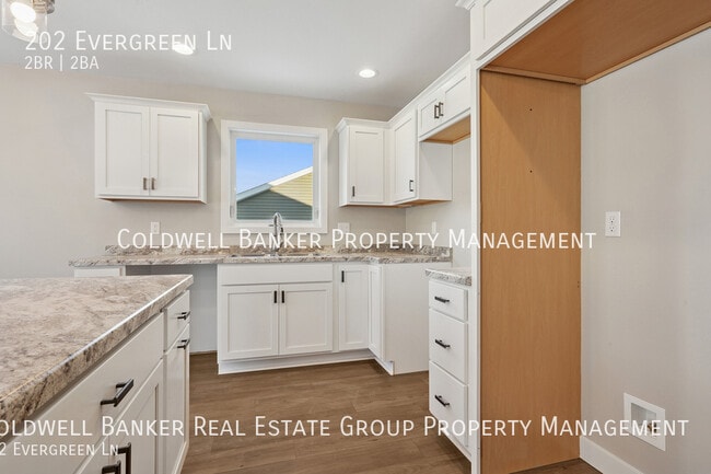 Building Photo - 202 Evergreen Ln