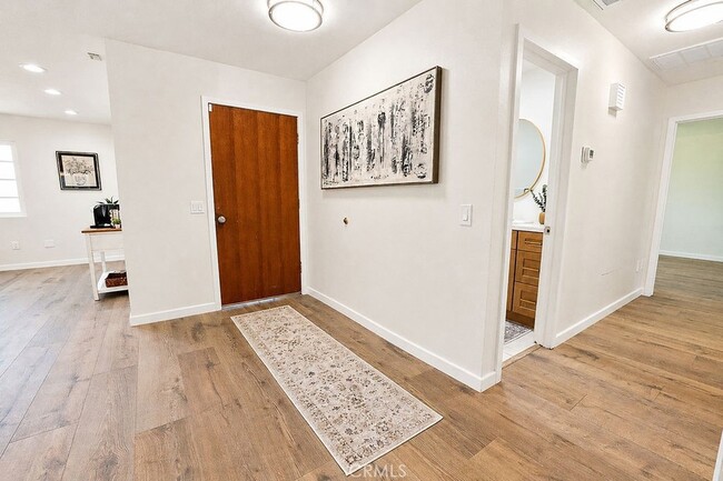 Building Photo - 1404 Highridge St